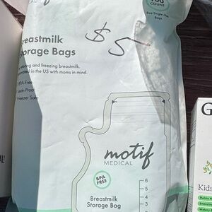 Motif Medical Breastmilk Storage Bags - White & Mint